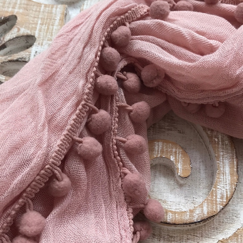 Pink scarf - Picture 3 of 3